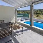 Baras Garden - House With Pool * Mirce