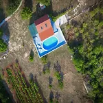 Baras Garden - House With Pool * Mirce