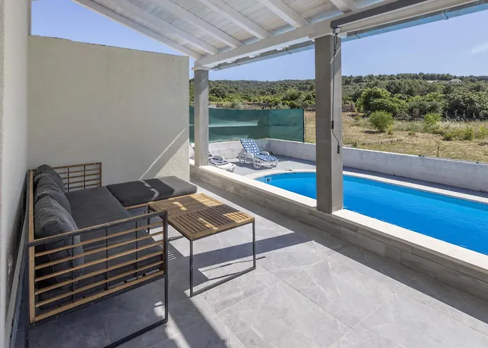 Baras Garden - House With Pool * Mirce
