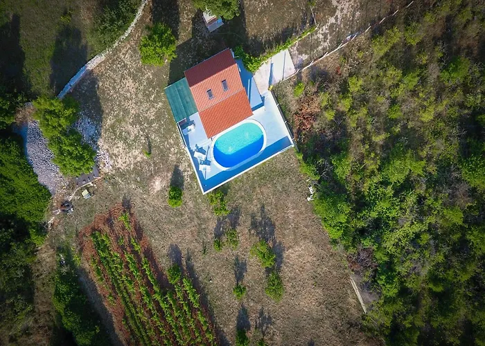 Baras Garden - House With Pool * Mirce