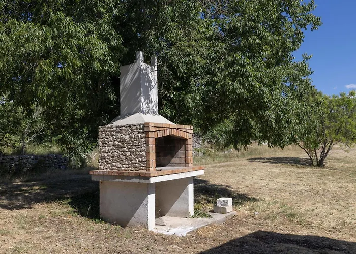 Дом отдыха Baras Garden - House With Pool Mirca (Brac)